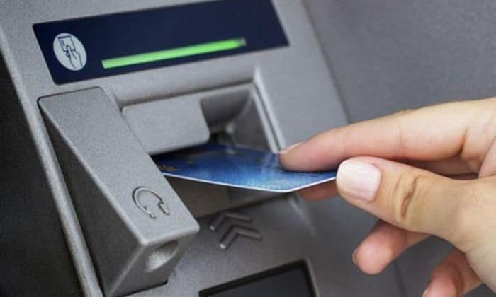 Khách hàng có thể rút tiền mặt từ thẻ tín dụng SHB